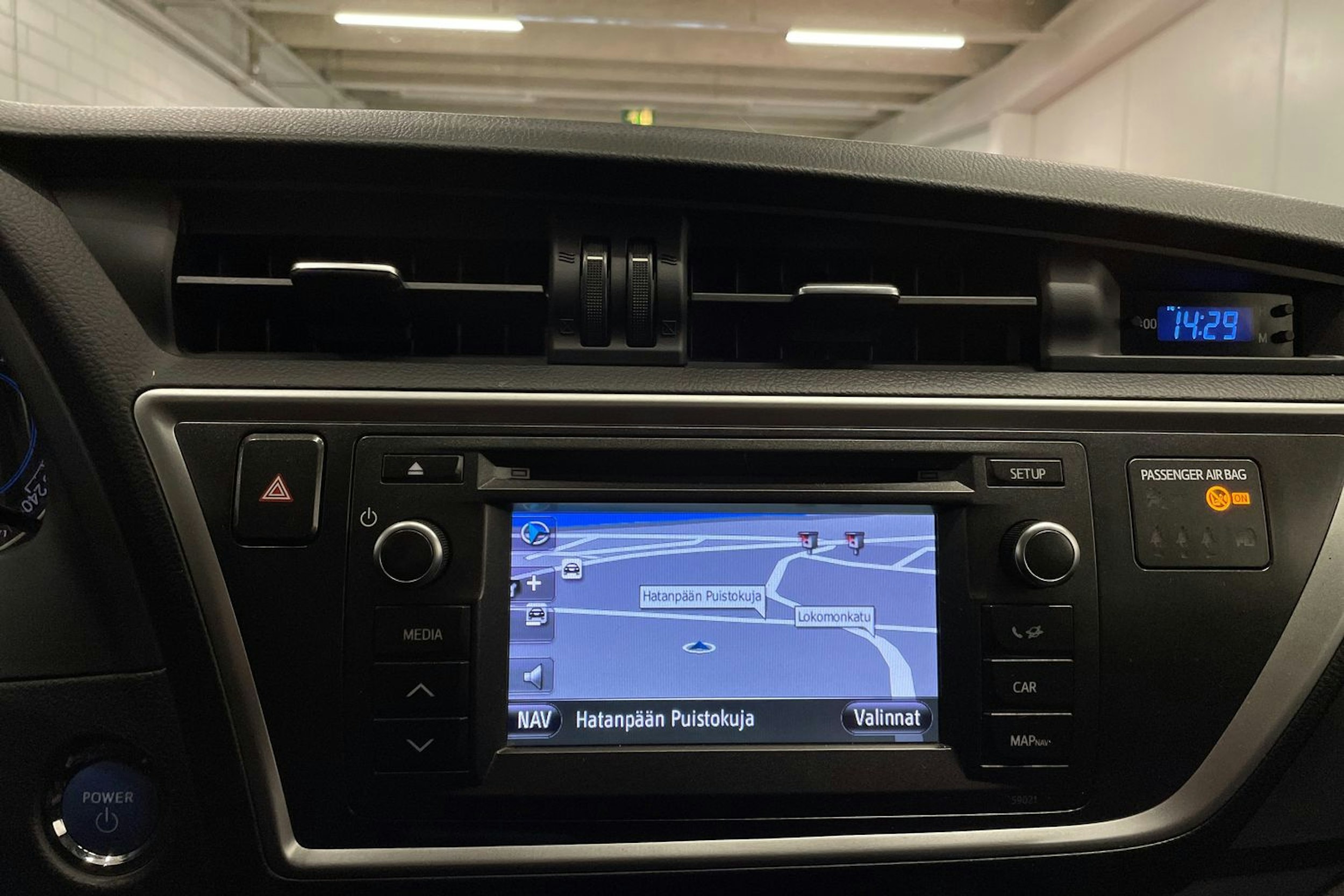 valkoinen Toyota Auris 2014 kuva 16.