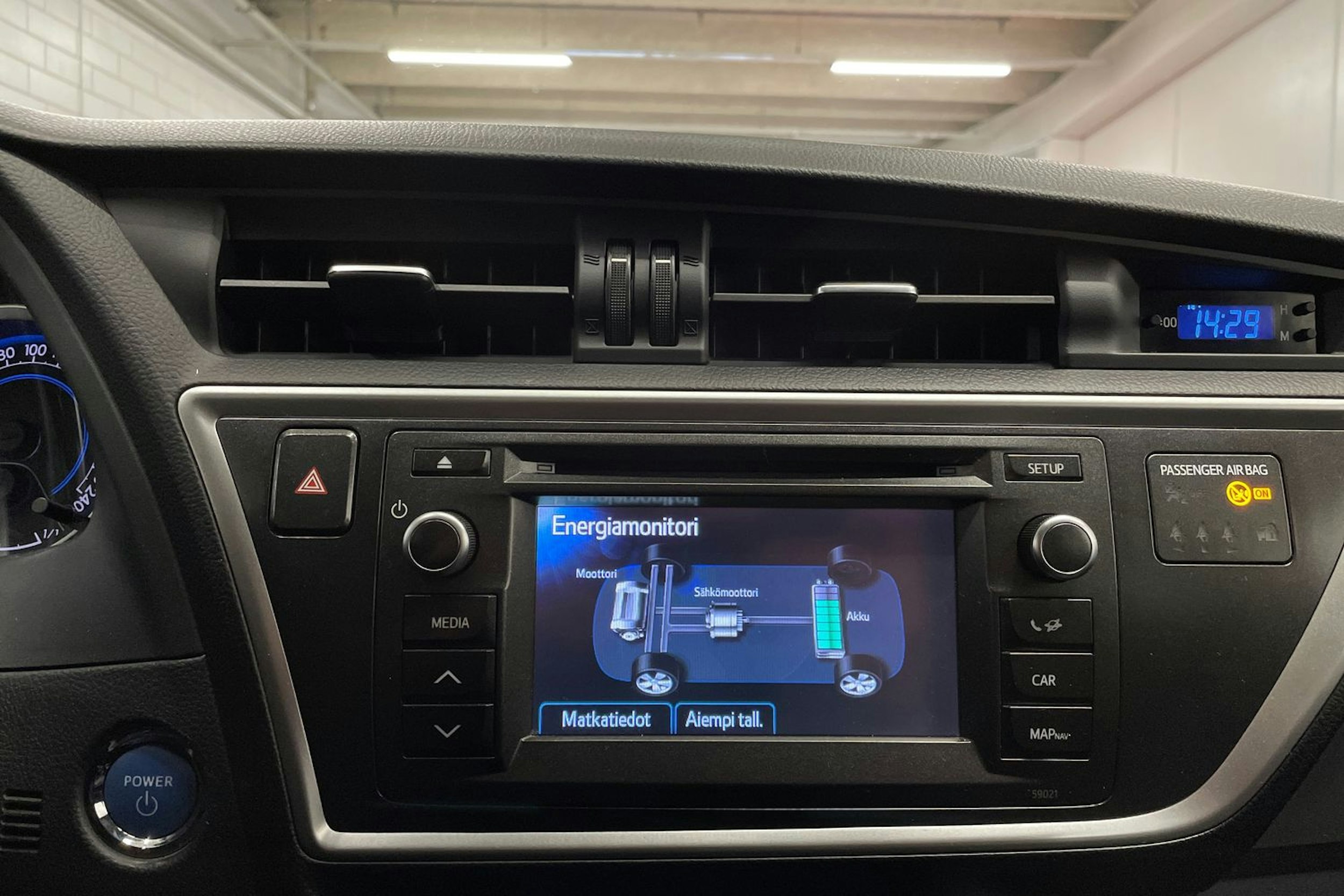 valkoinen Toyota Auris 2014 kuva 18.