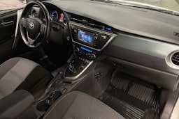 valkoinen Toyota Auris 2014 kuva 25.