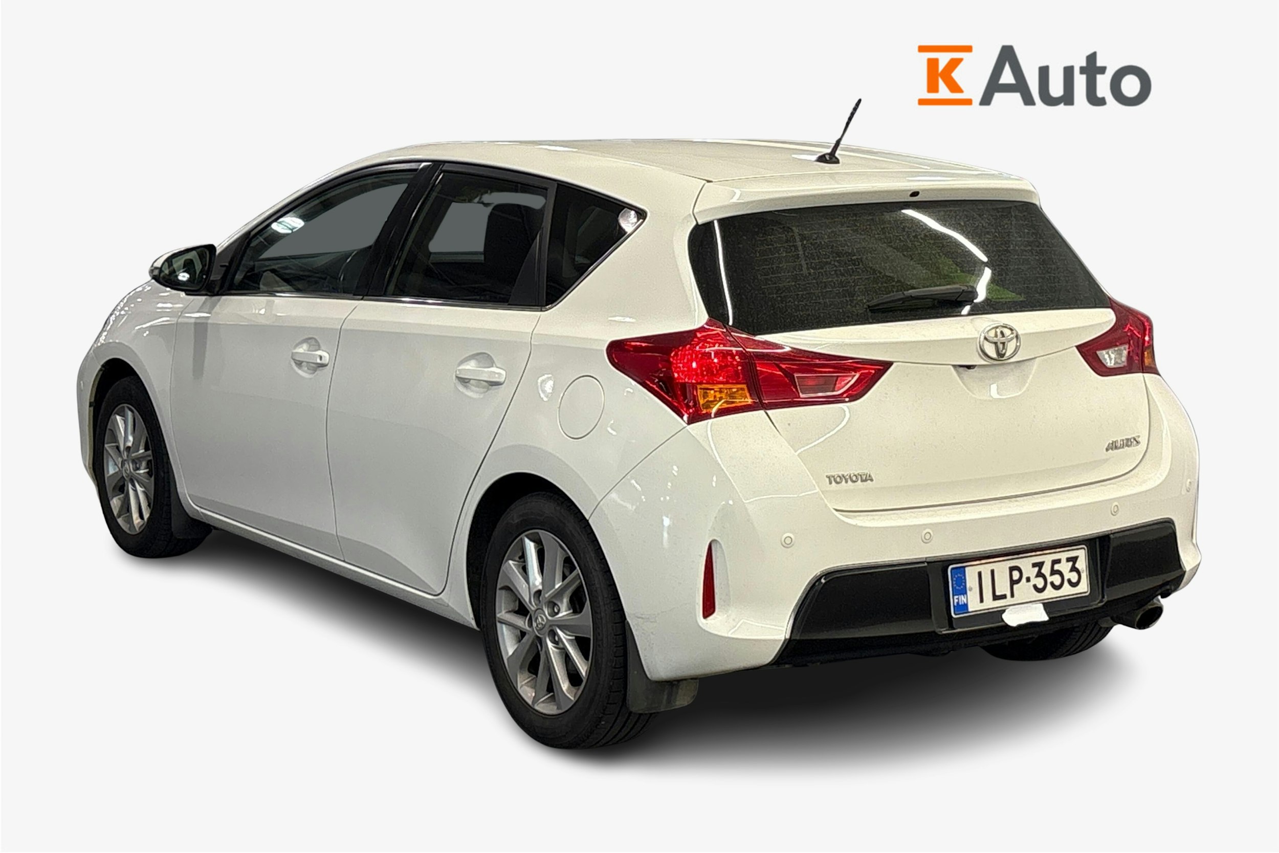 valkoinen Toyota Auris 2014 kuva 2.