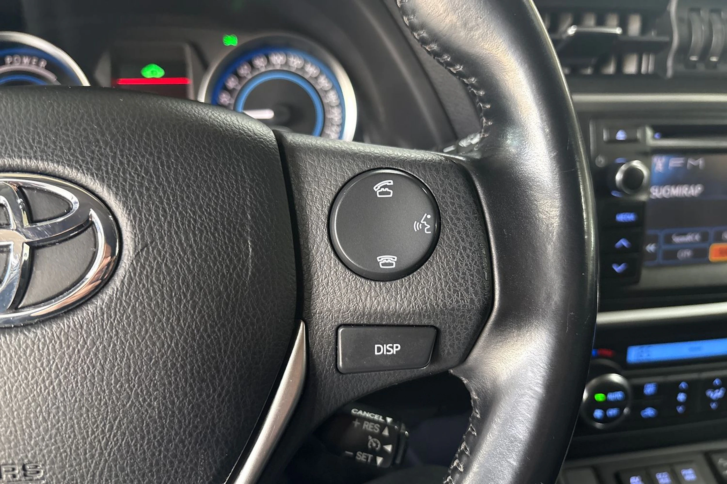 Harmaa Toyota Auris 2014 kuva 17.