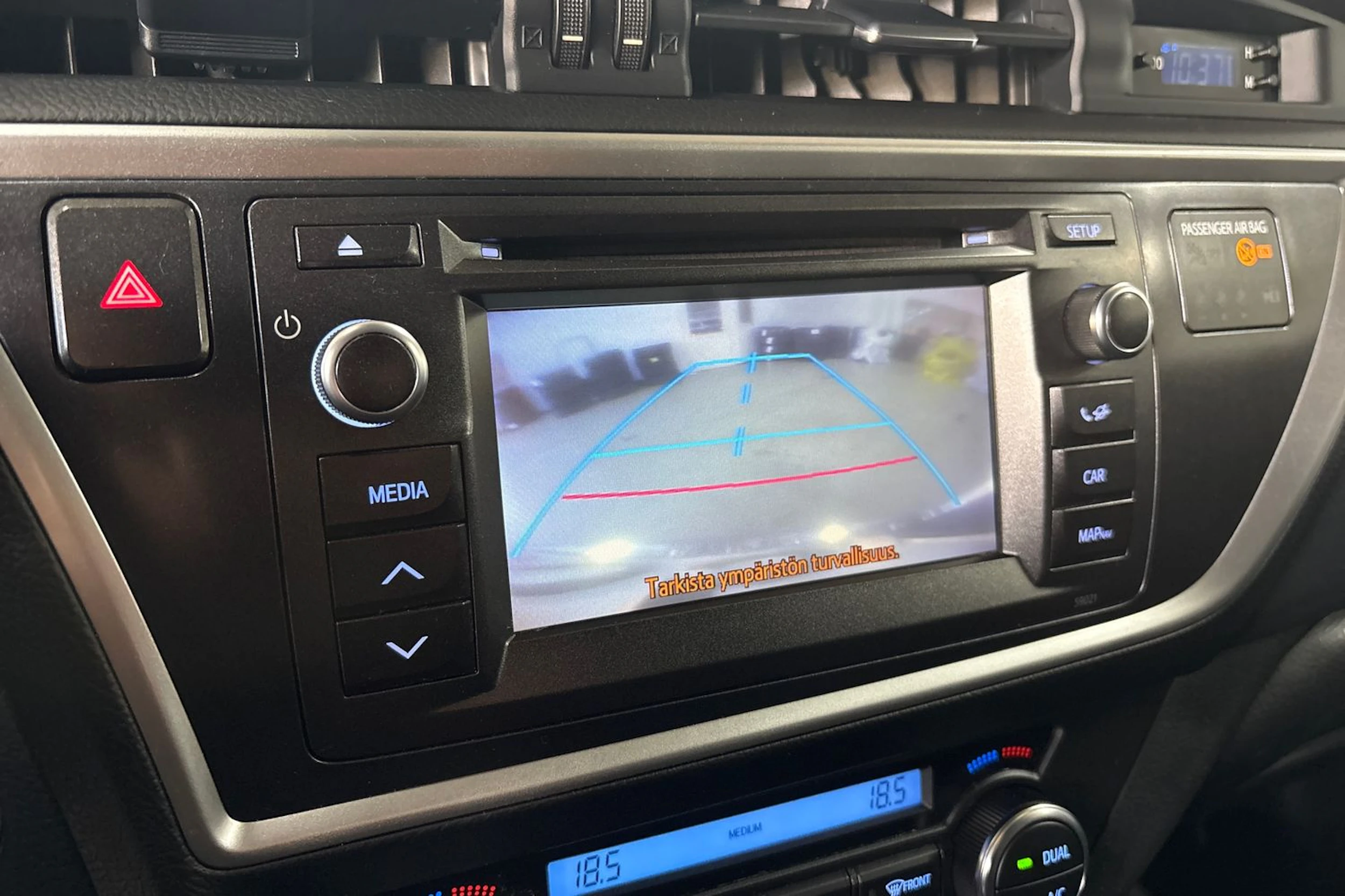 Harmaa Toyota Auris 2014 kuva 20.