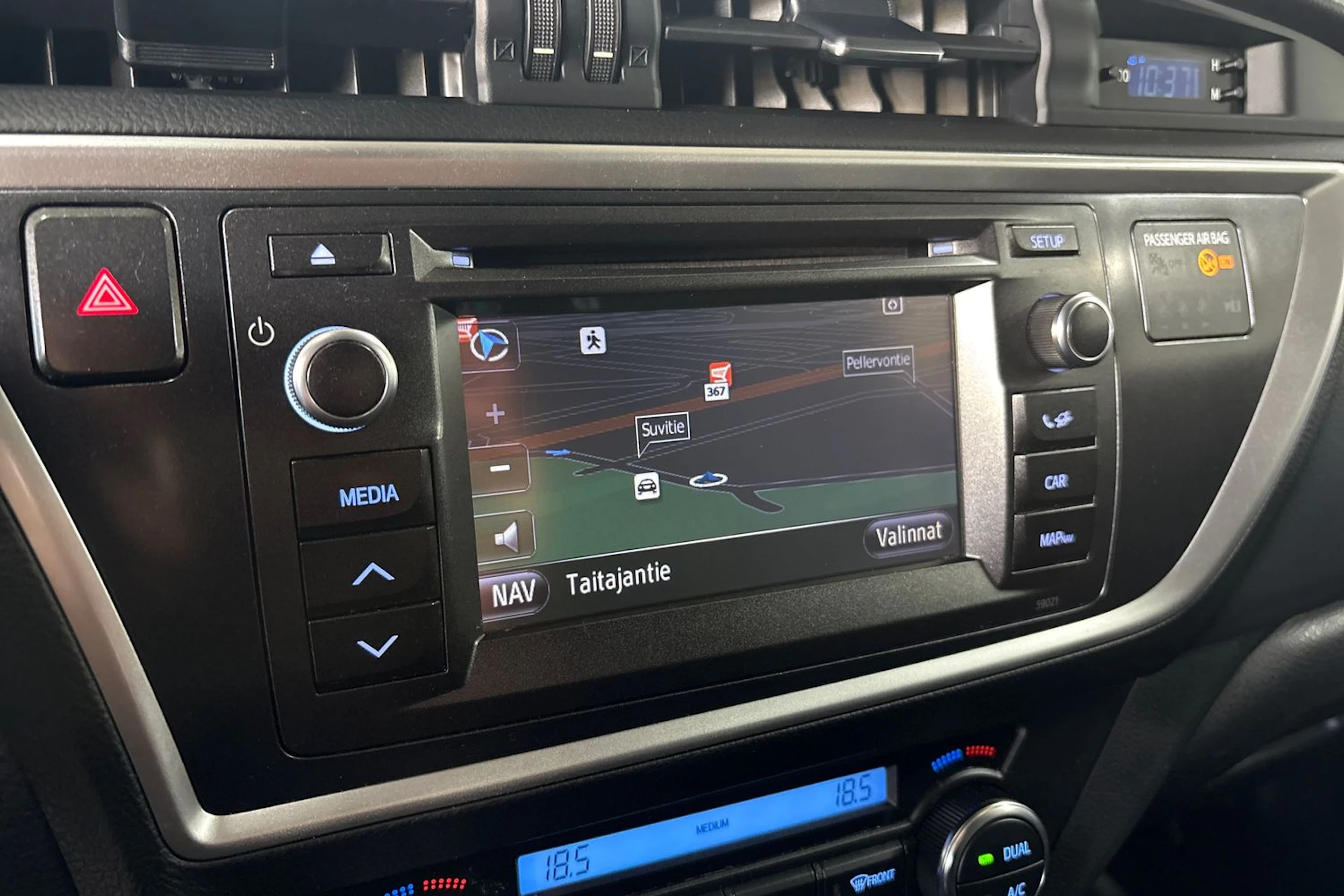 Harmaa Toyota Auris 2014 kuva 21.