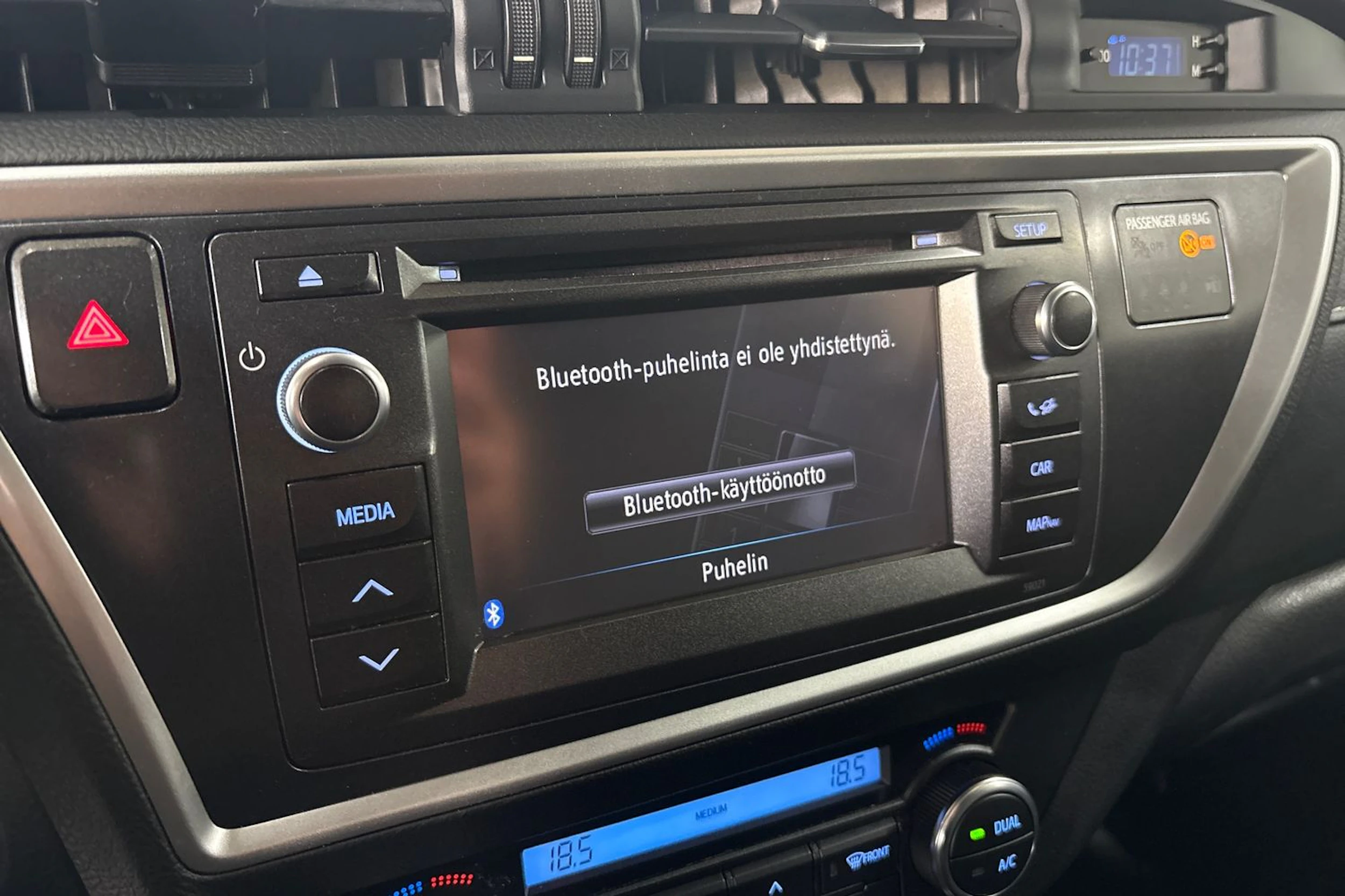 Harmaa Toyota Auris 2014 kuva 22.
