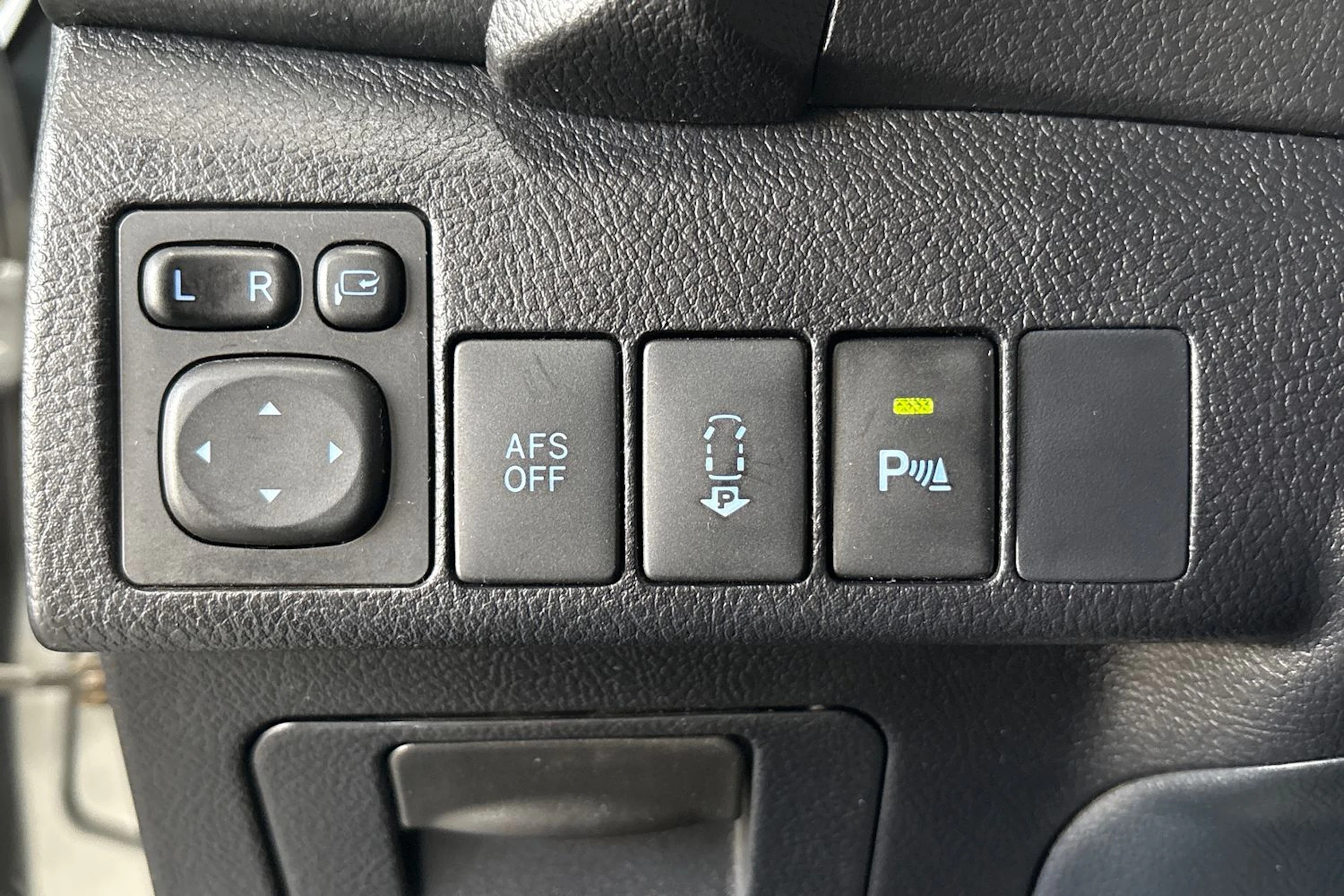 Harmaa Toyota Auris 2014 kuva 25.