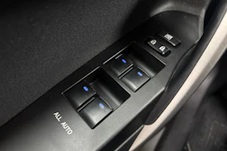 Harmaa Toyota Auris 2014 kuva 26.