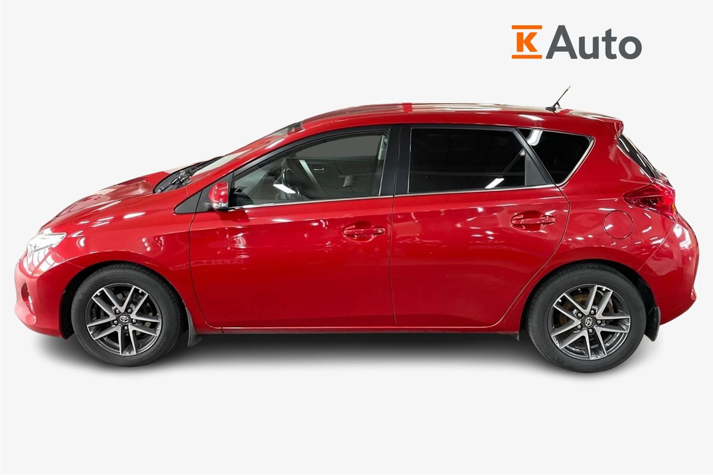 Punainen Toyota Auris 2014 kuva 7.