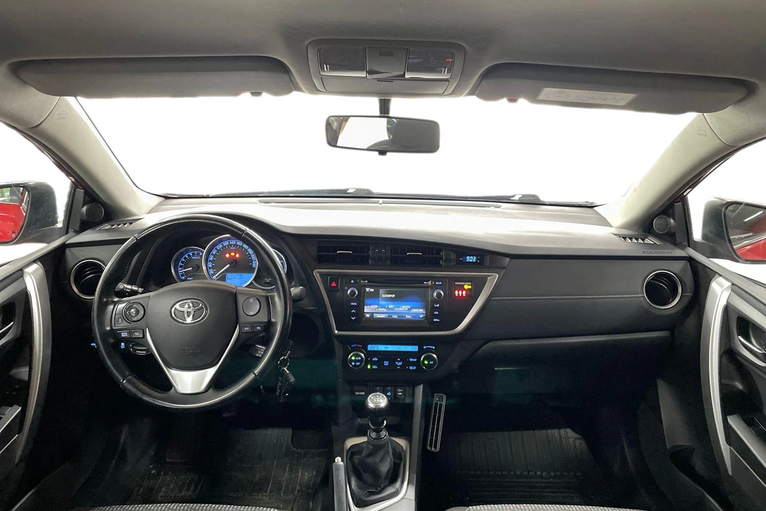 Punainen Toyota Auris 2014 kuva 9.