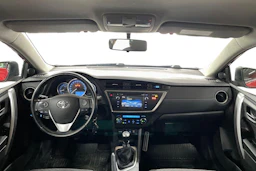 Punainen Toyota Auris 2014 kuva 9.