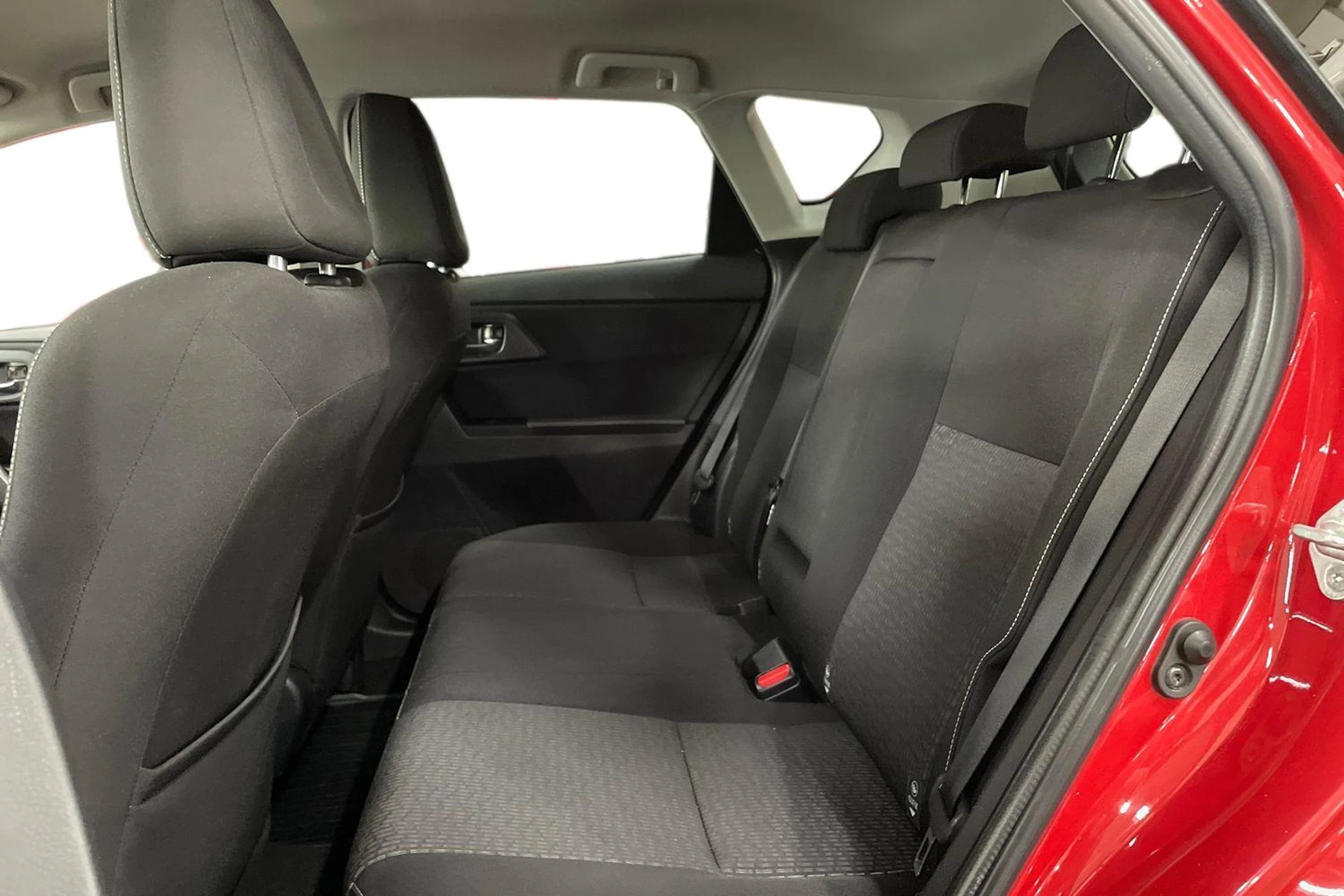 Punainen Toyota Auris 2014 kuva 11.