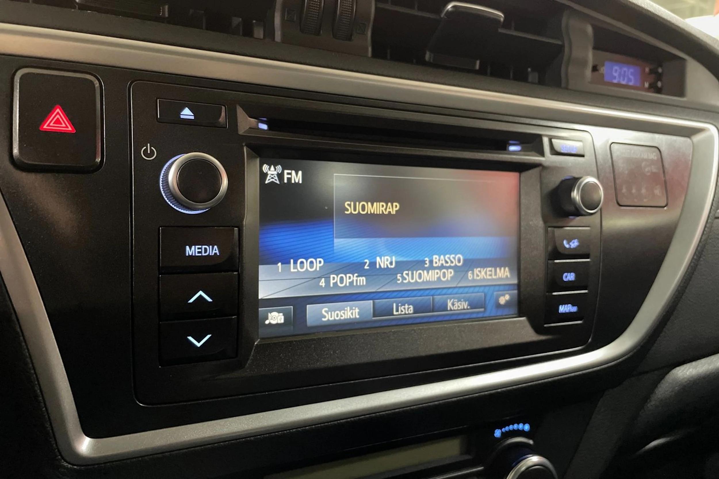 Punainen Toyota Auris 2014 kuva 16.