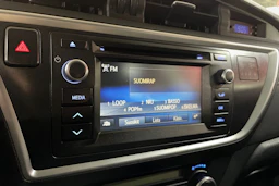 Punainen Toyota Auris 2014 kuva 16.