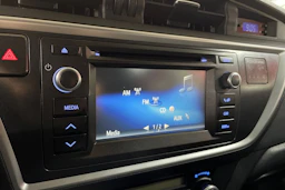 Punainen Toyota Auris 2014 kuva 17.
