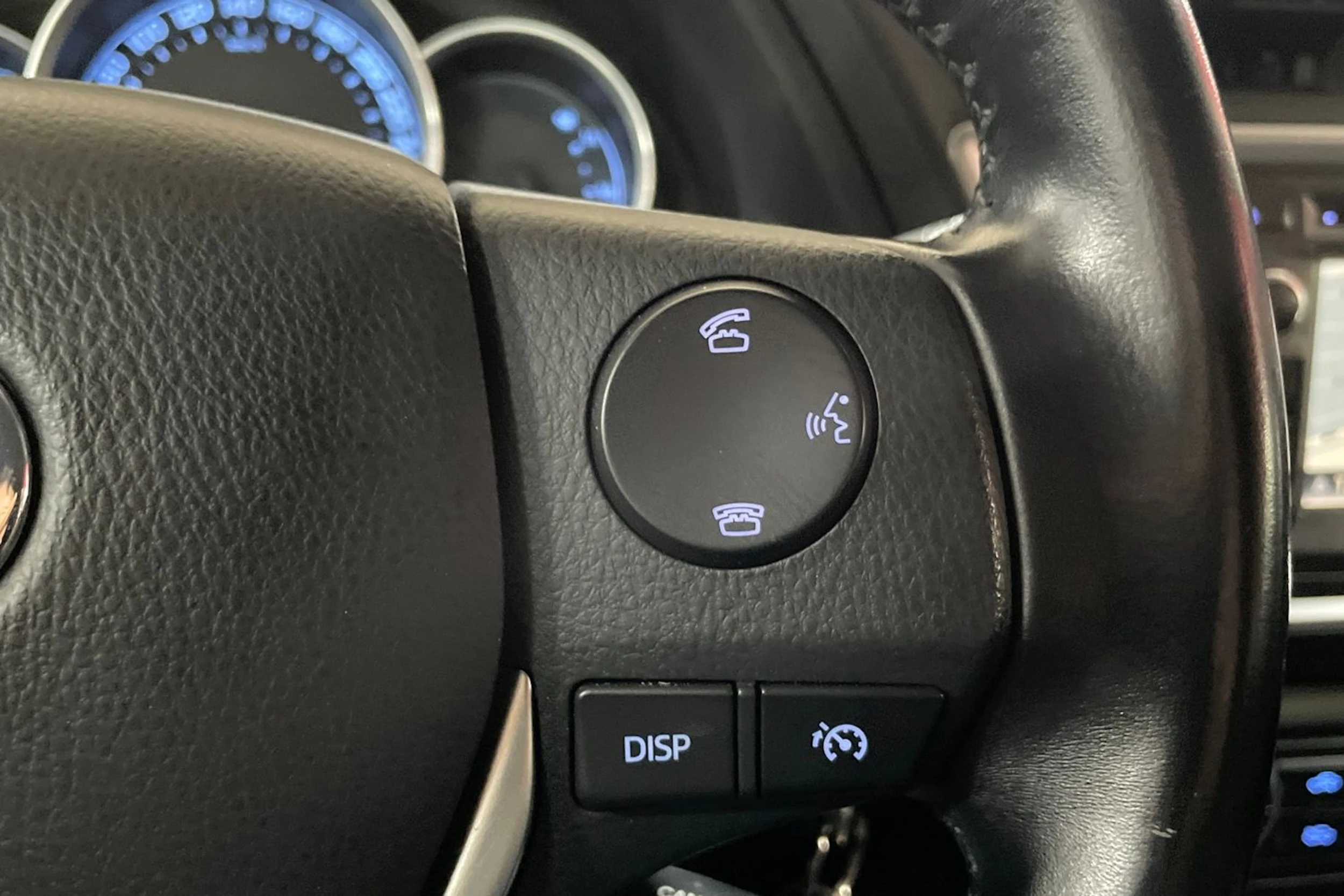 Punainen Toyota Auris 2014 kuva 19.