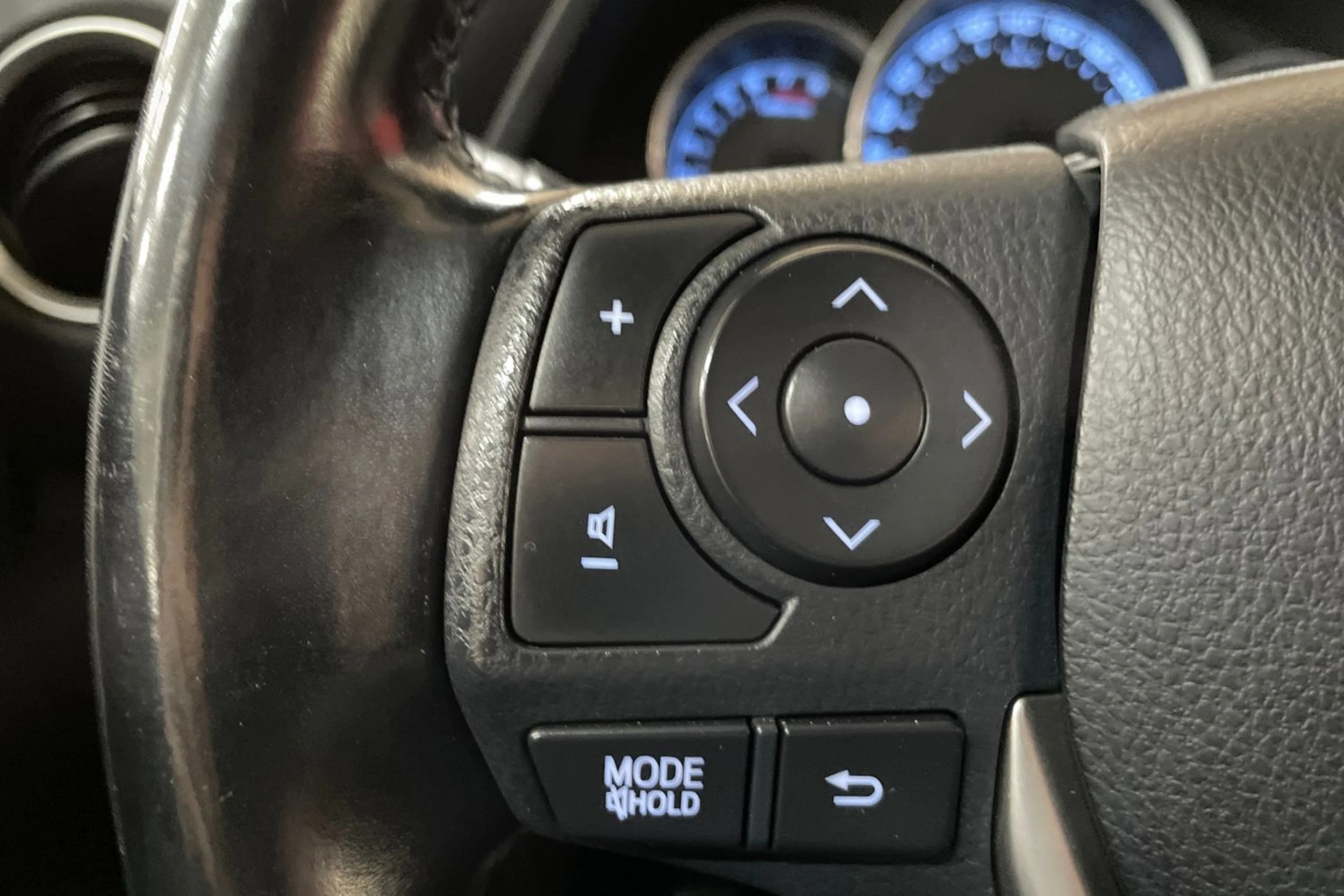 Punainen Toyota Auris 2014 kuva 20.