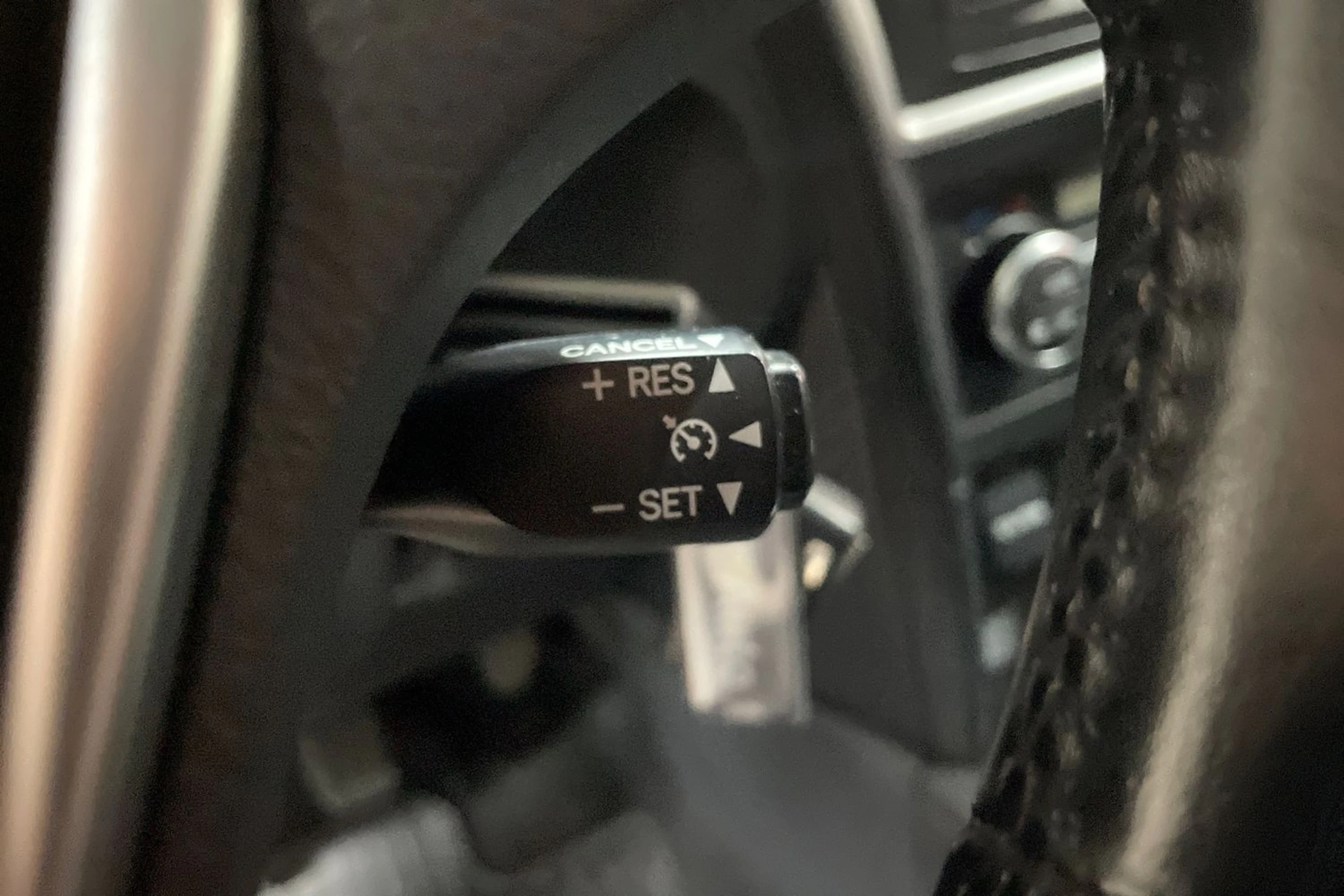 Punainen Toyota Auris 2014 kuva 23.