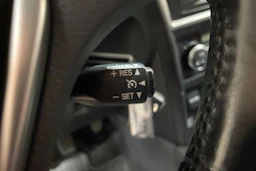 Punainen Toyota Auris 2014 kuva 23.