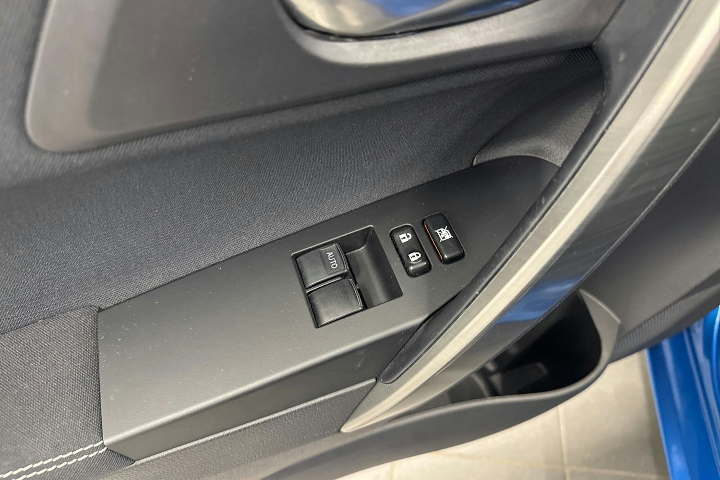 sininen Toyota Auris 2014 kuva 15.