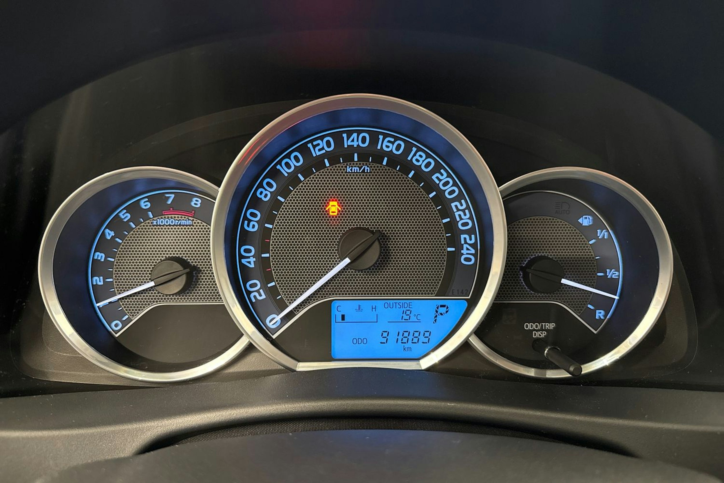 sininen Toyota Auris 2014 kuva 18.