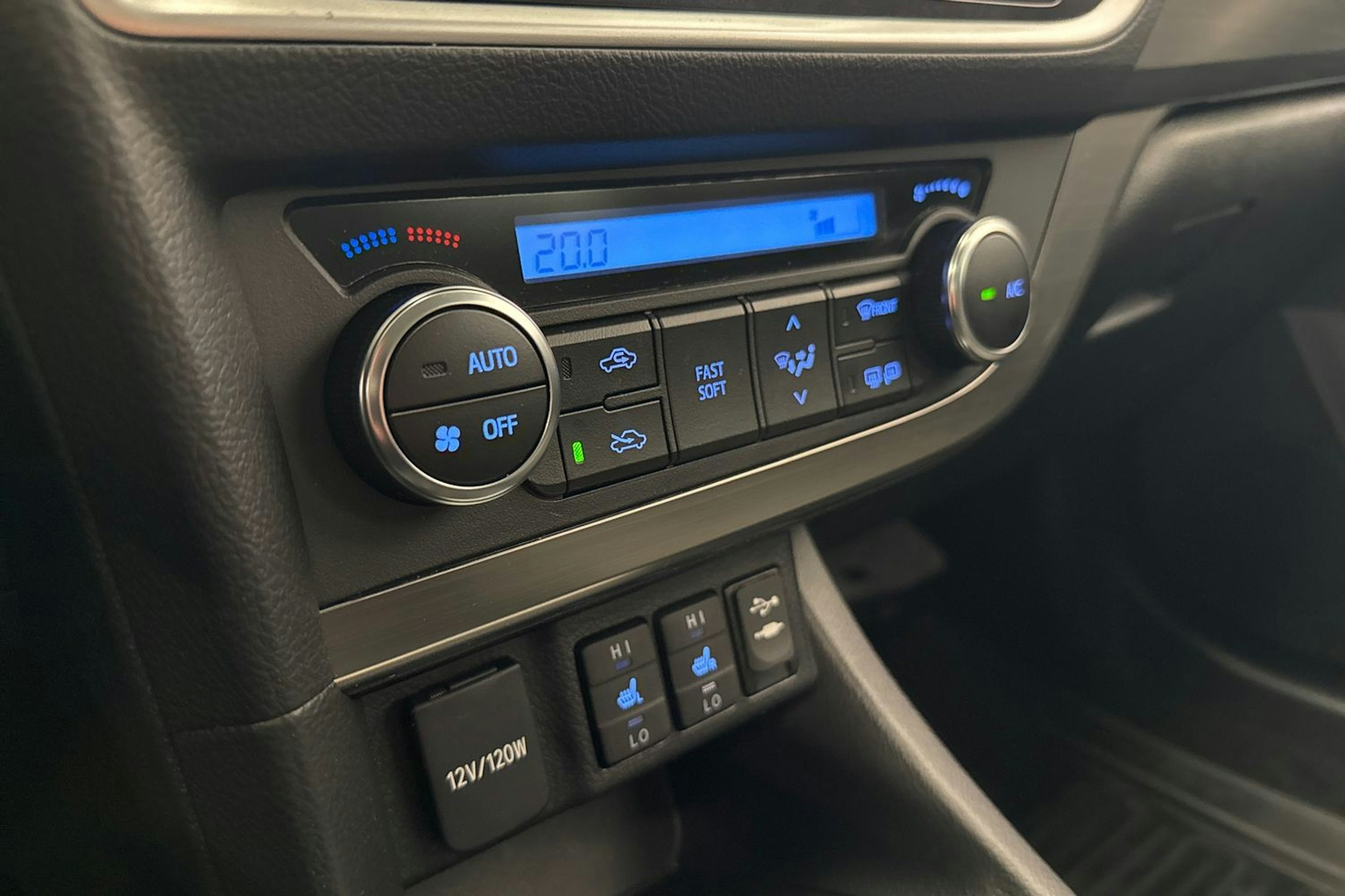 sininen Toyota Auris 2014 kuva 27.