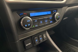 sininen Toyota Auris 2014 kuva 27.
