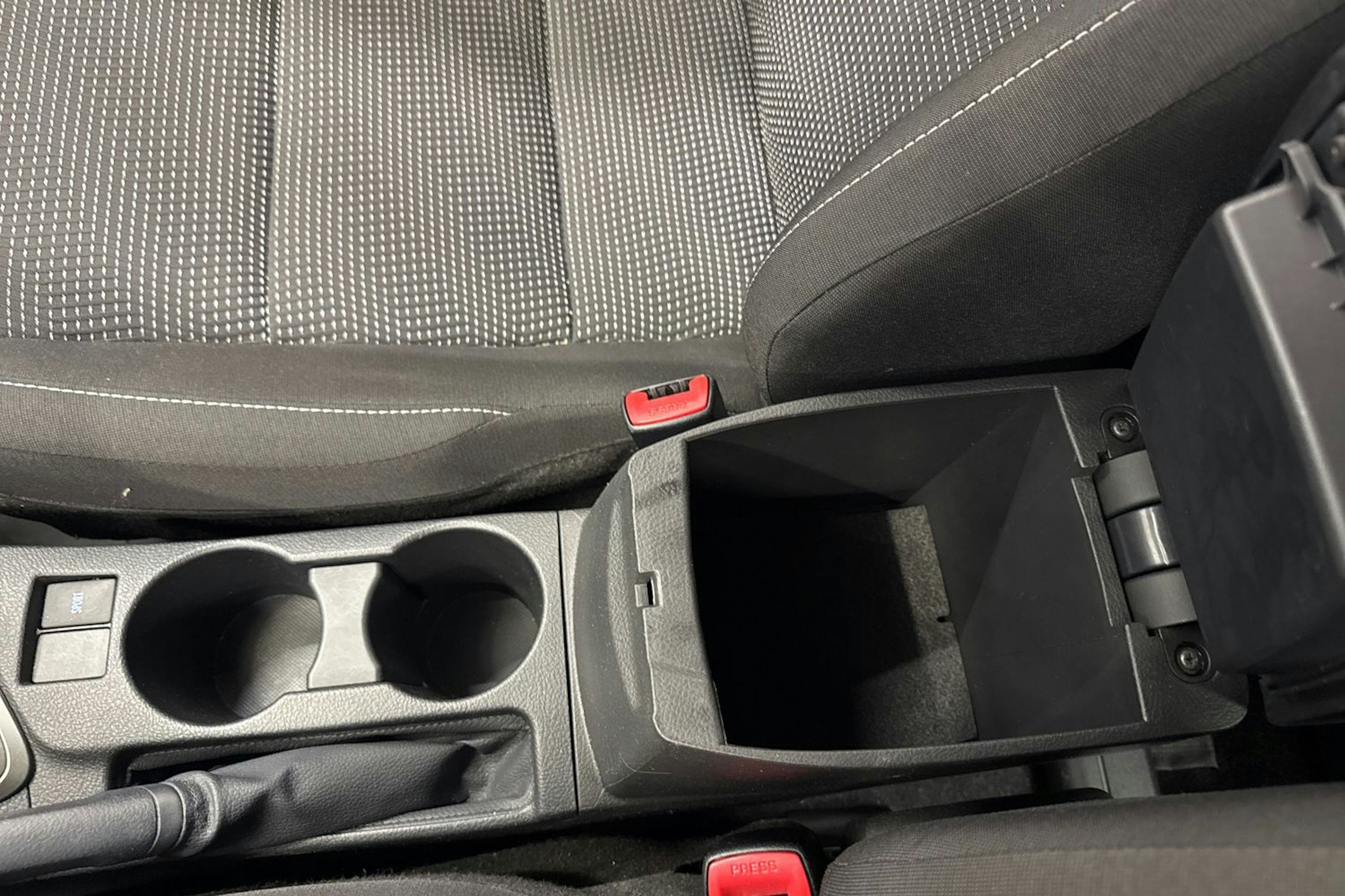 sininen Toyota Auris 2014 kuva 29.