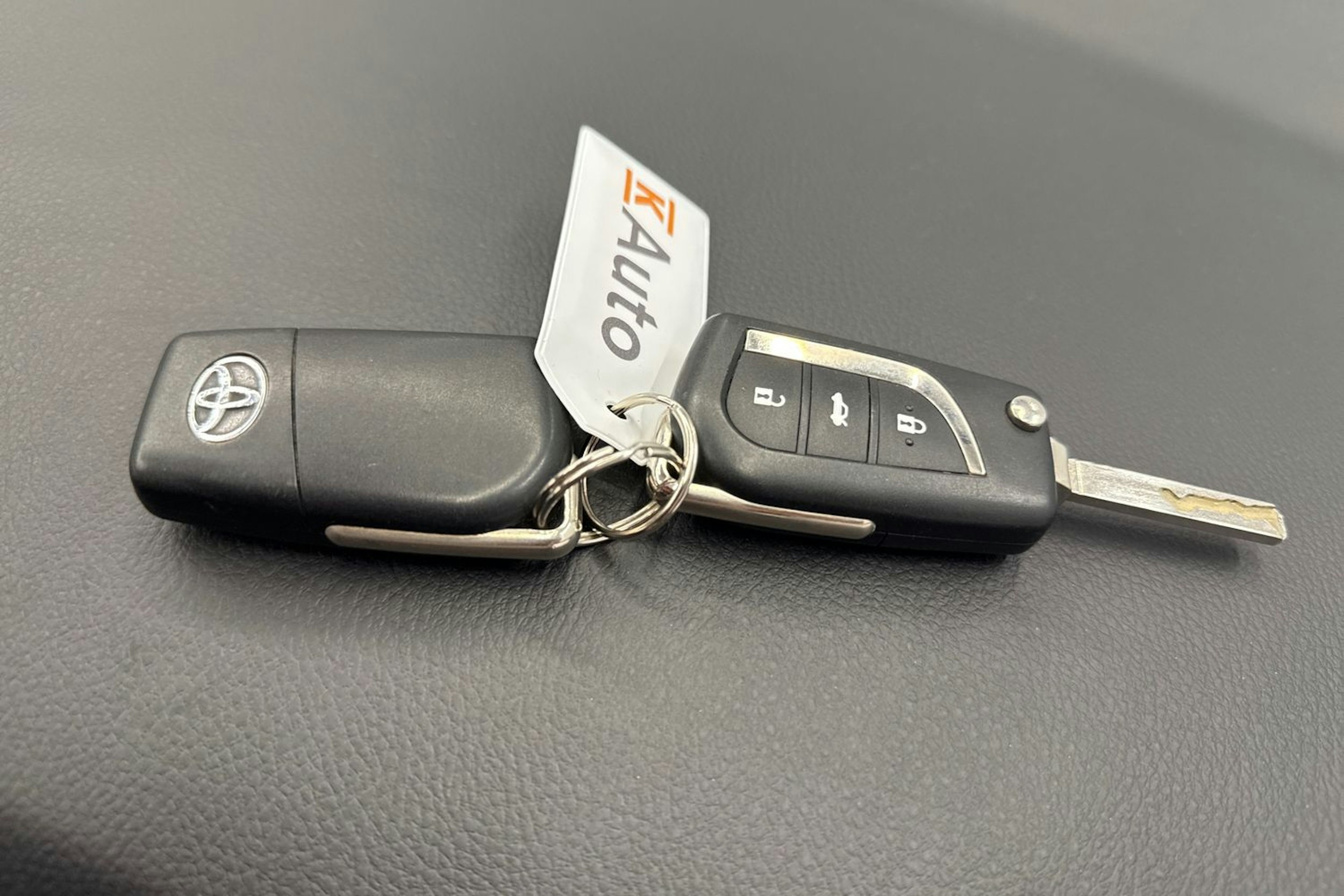 sininen Toyota Auris 2014 kuva 30.
