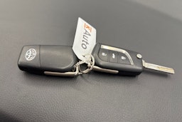 sininen Toyota Auris 2014 kuva 30.