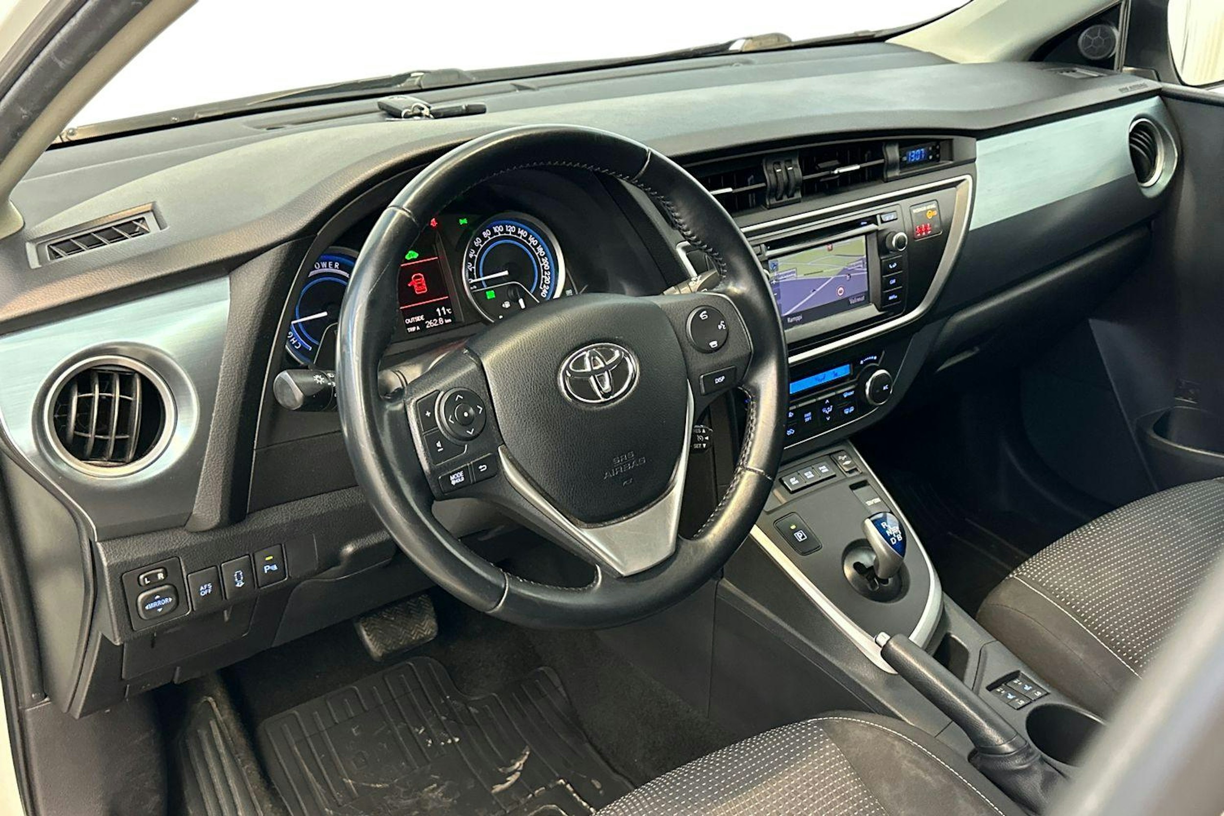 valkoinen Toyota Auris 2014 kuva 7.