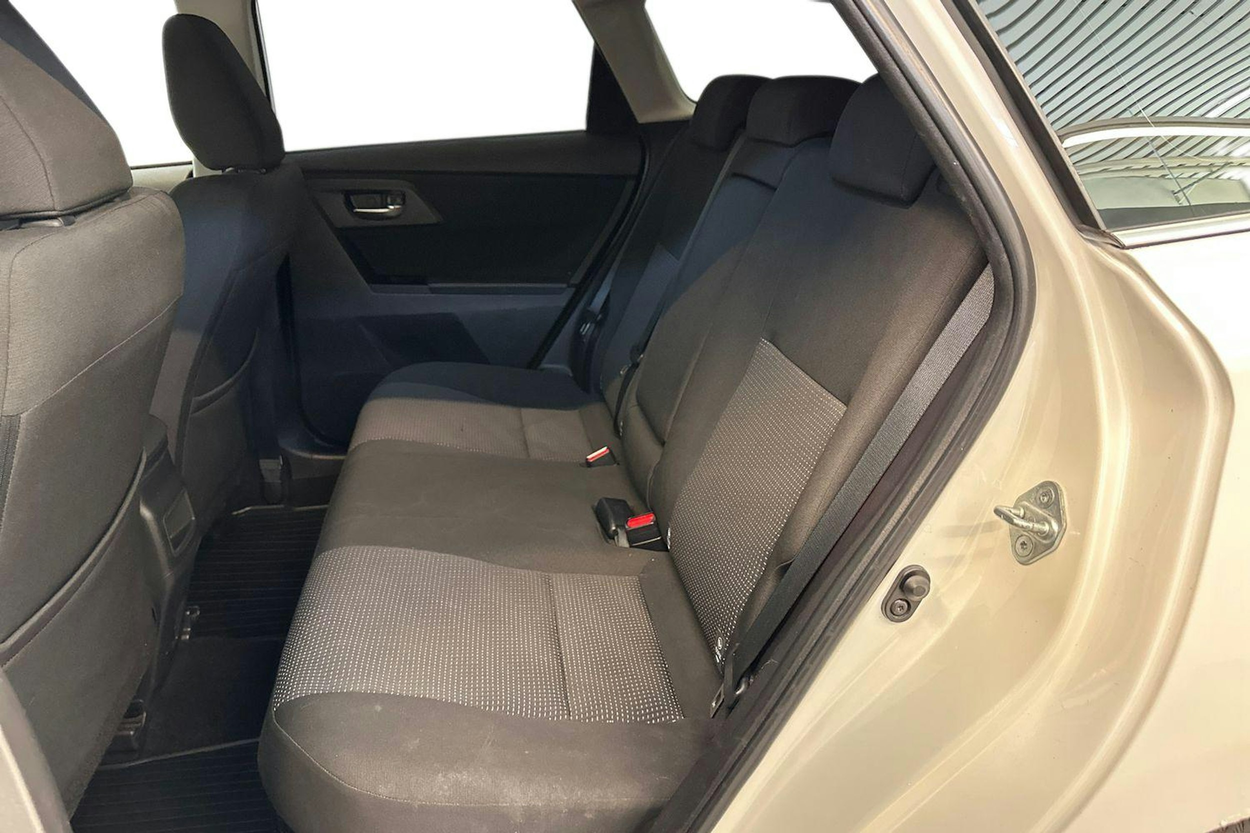 valkoinen Toyota Auris 2014 kuva 10.