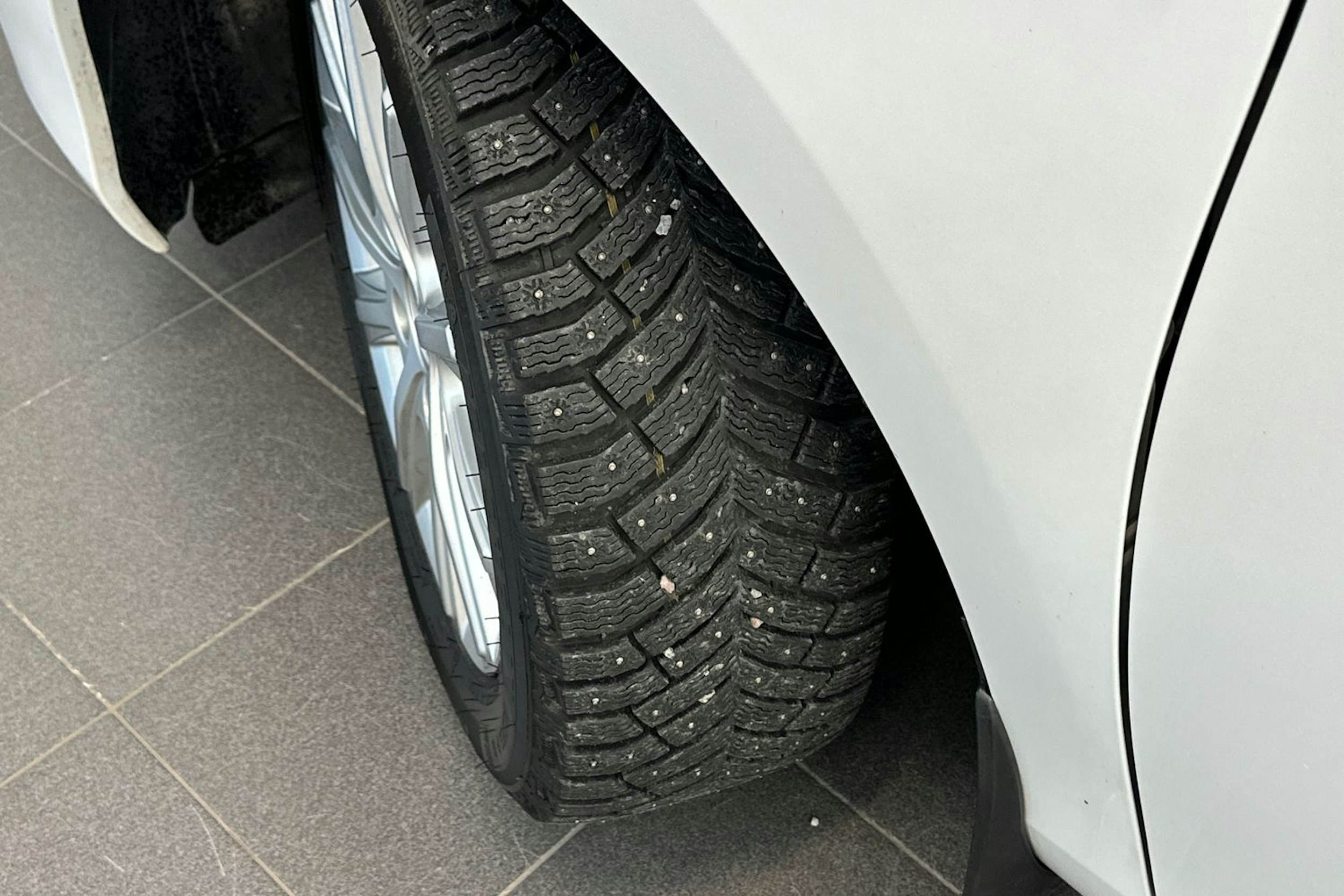 valkoinen Toyota Auris 2014 kuva 13.