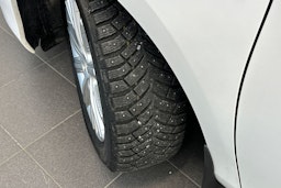 valkoinen Toyota Auris 2014 kuva 13.