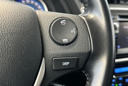 valkoinen Toyota Auris 2014 kuva 22.