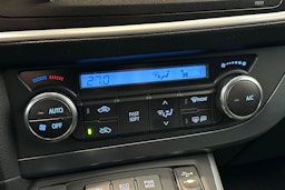 valkoinen Toyota Auris 2014 kuva 25.