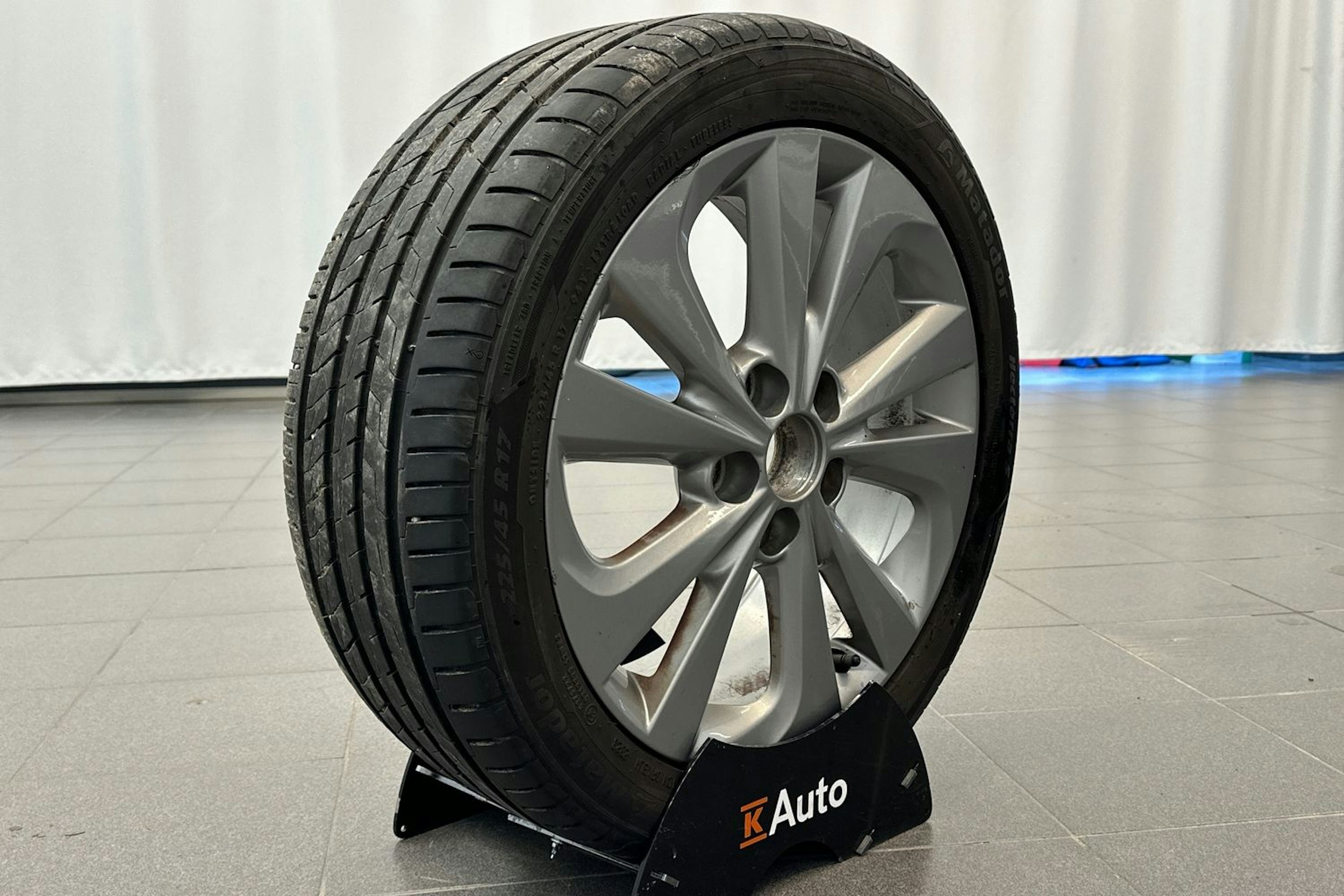 valkoinen Toyota Auris 2014 kuva 31.