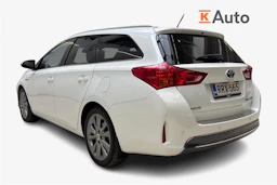 valkoinen Toyota Auris 2014 kuva 3.