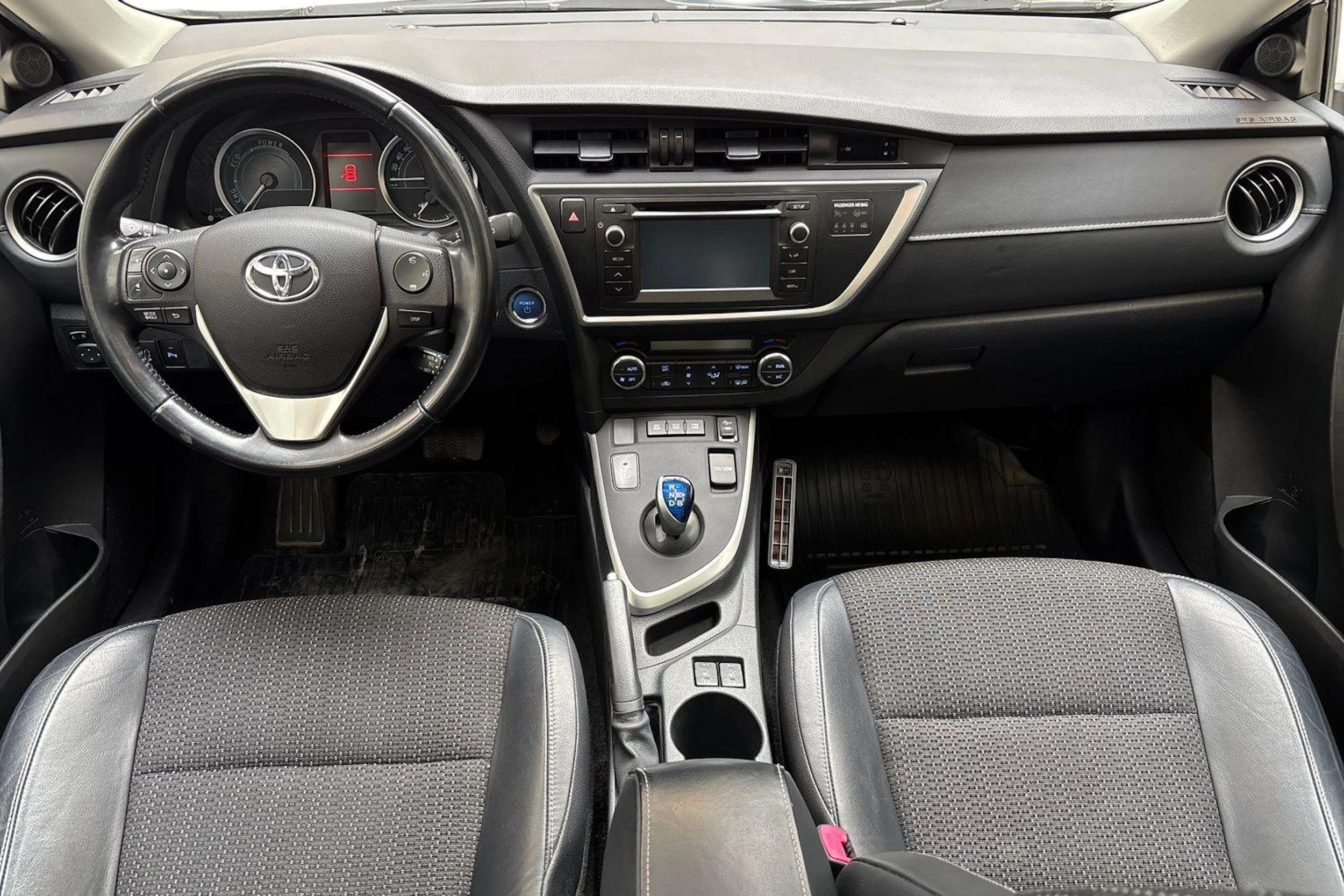 valkoinen Toyota Auris 2014 kuva 9.