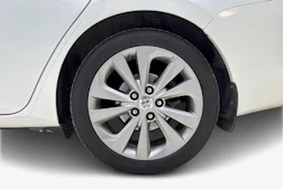 valkoinen Toyota Auris 2014 kuva 12.