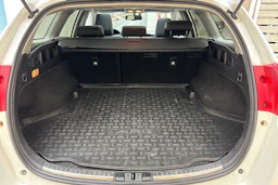 valkoinen Toyota Auris 2014 kuva 15.