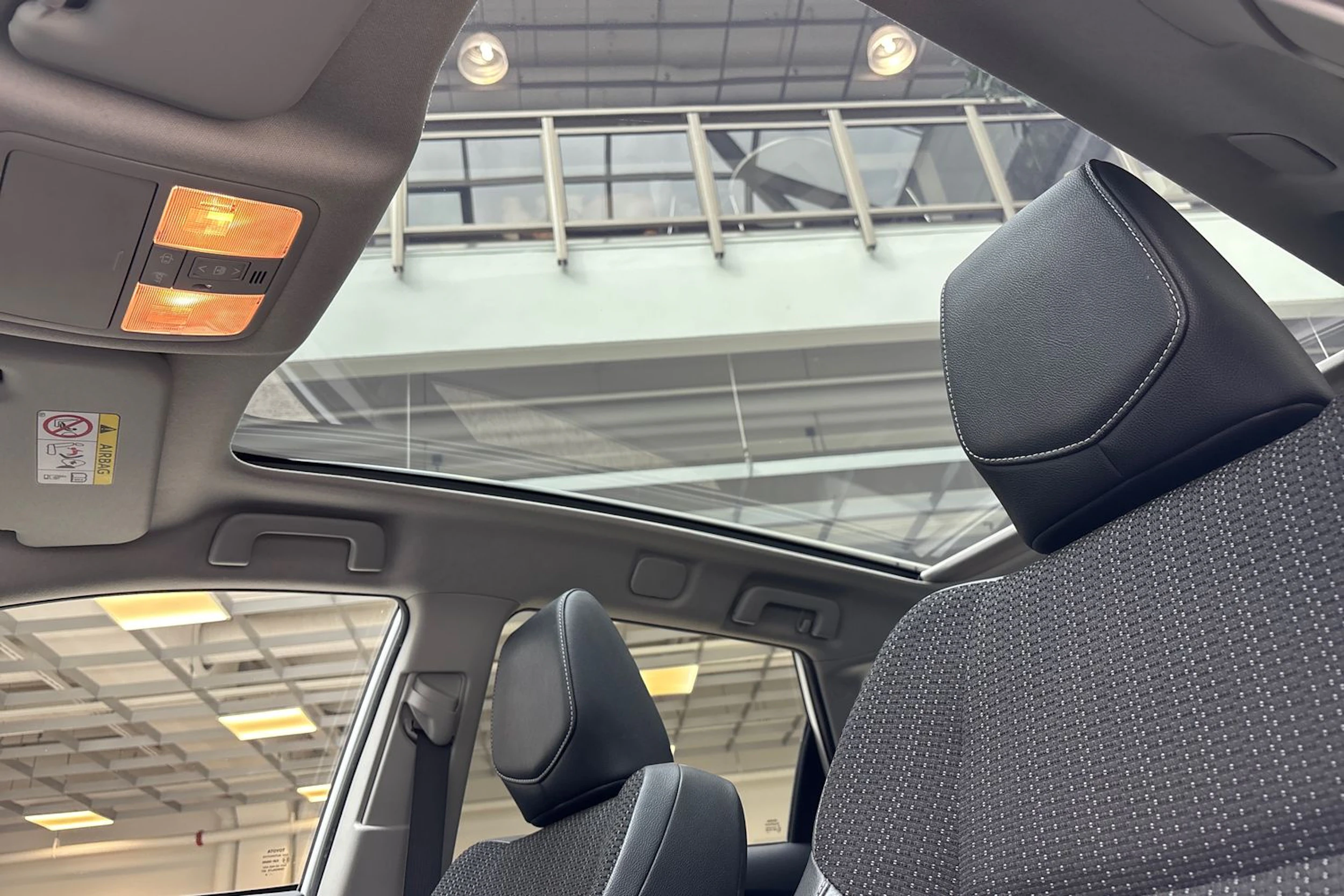 valkoinen Toyota Auris 2014 kuva 17.