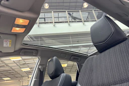 valkoinen Toyota Auris 2014 kuva 17.