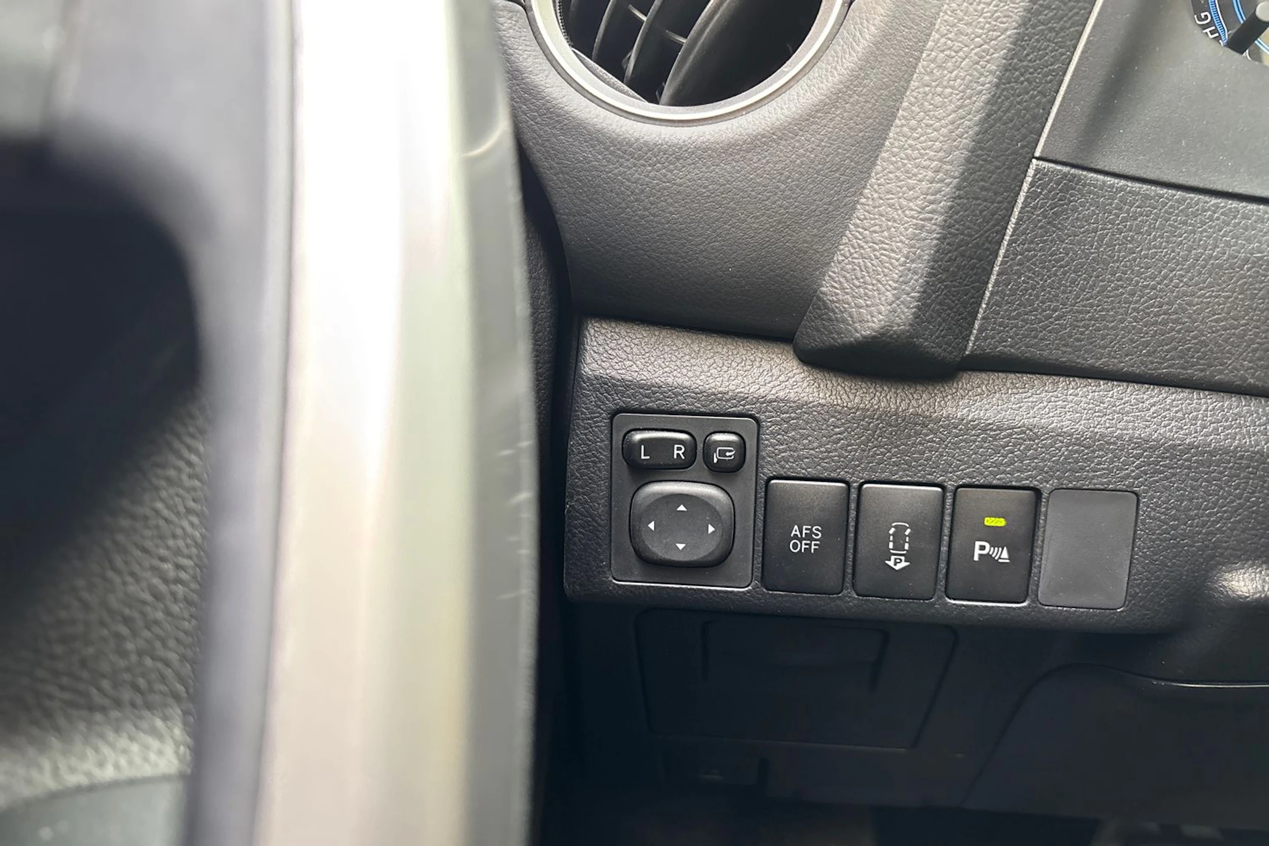 valkoinen Toyota Auris 2014 kuva 19.