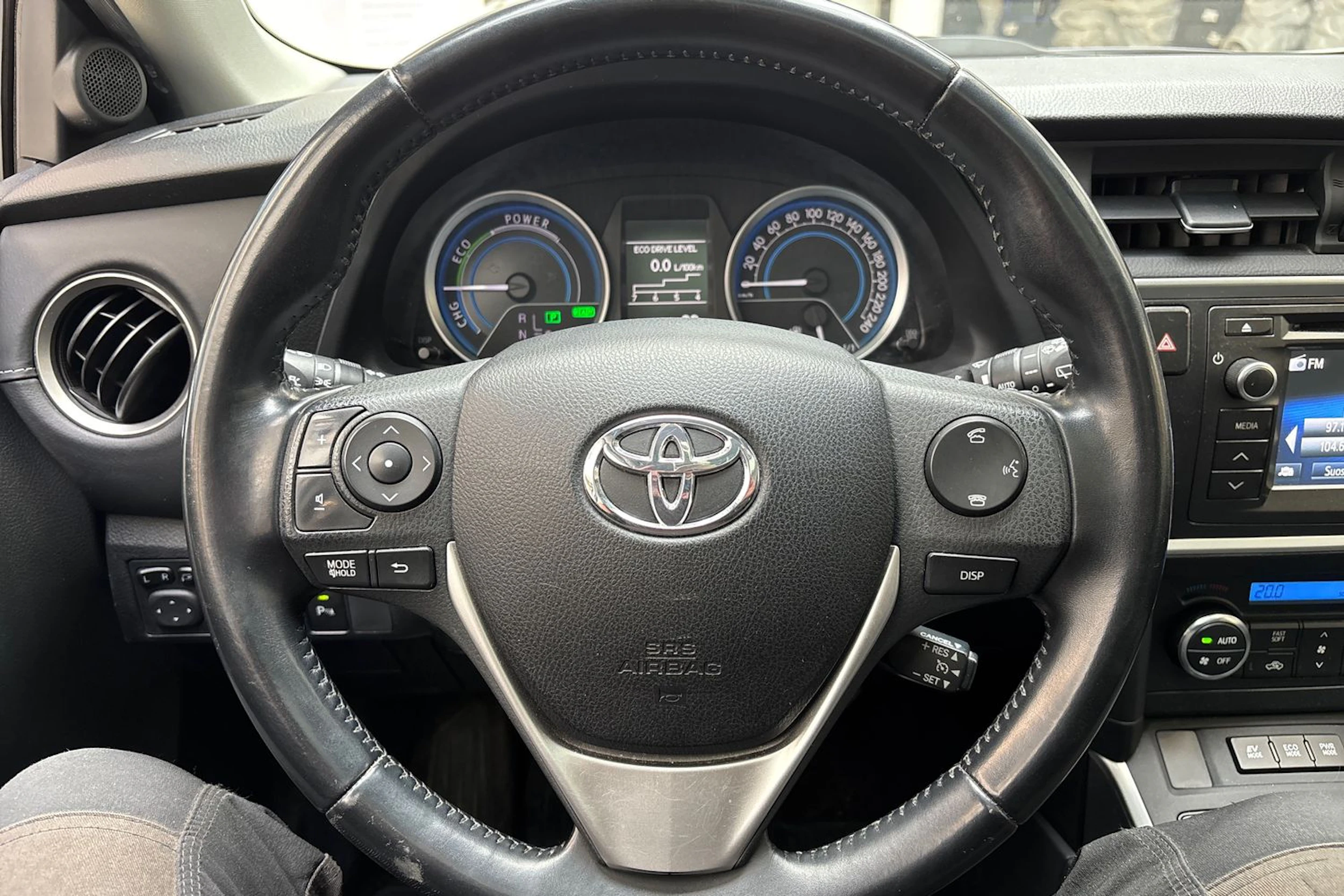 valkoinen Toyota Auris 2014 kuva 20.