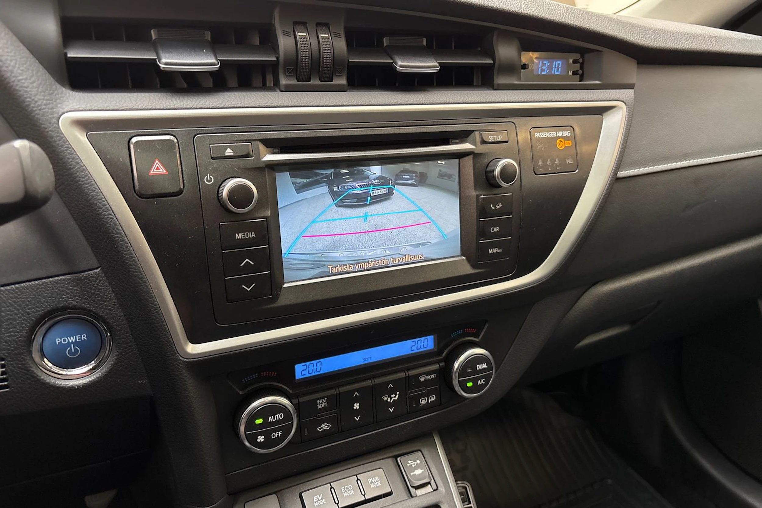 valkoinen Toyota Auris 2014 kuva 23.