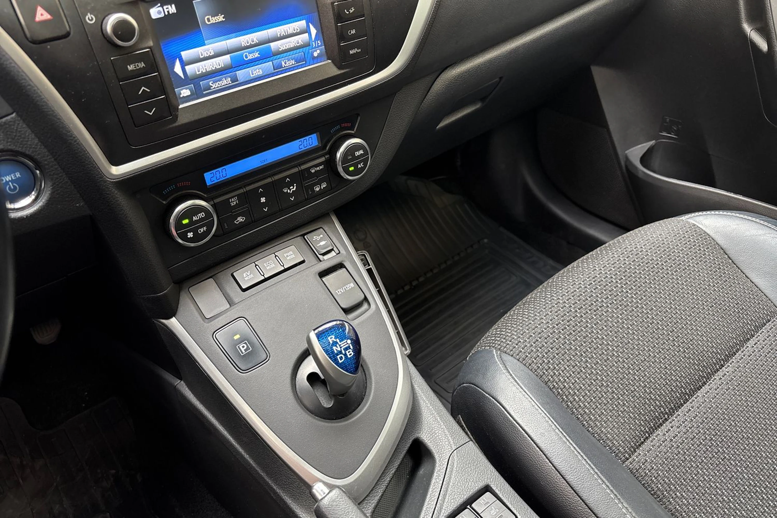 valkoinen Toyota Auris 2014 kuva 24.