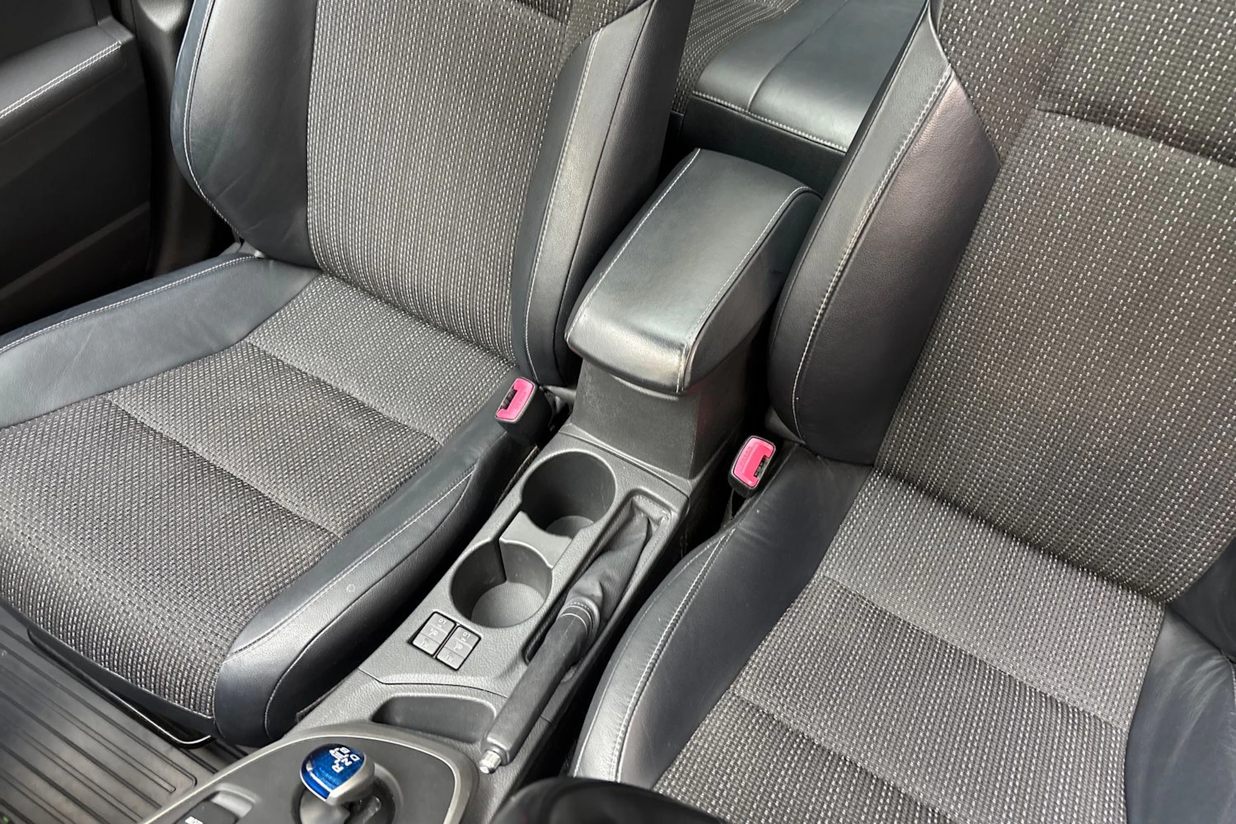 valkoinen Toyota Auris 2014 kuva 25.