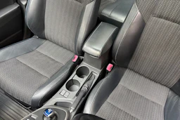 valkoinen Toyota Auris 2014 kuva 25.