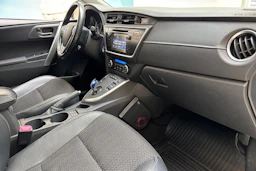 valkoinen Toyota Auris 2014 kuva 26.