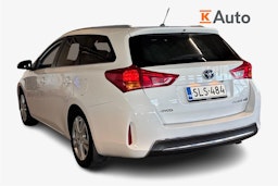Valkoinen Toyota Auris 2014 kuva 2.