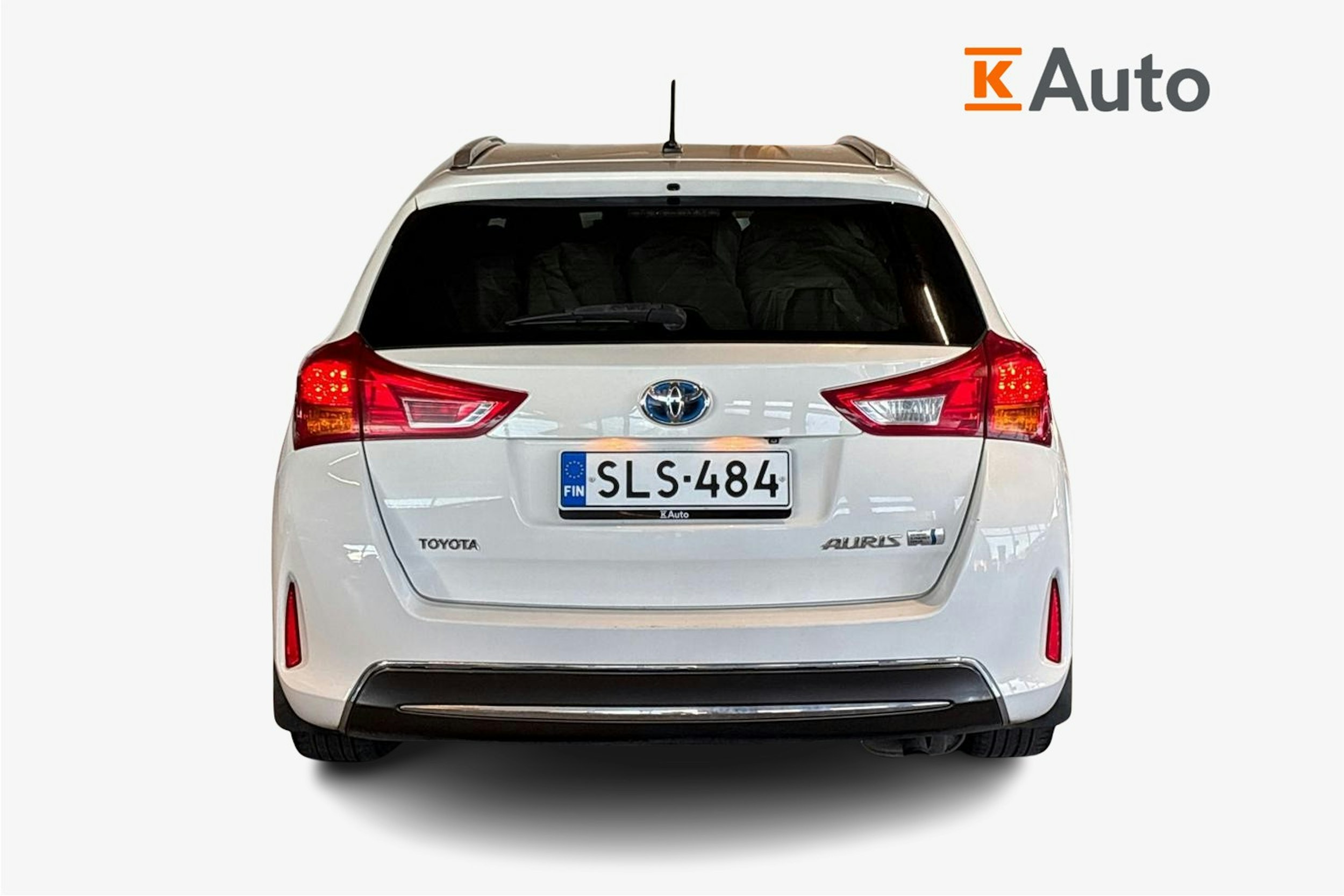 Valkoinen Toyota Auris 2014 kuva 3.